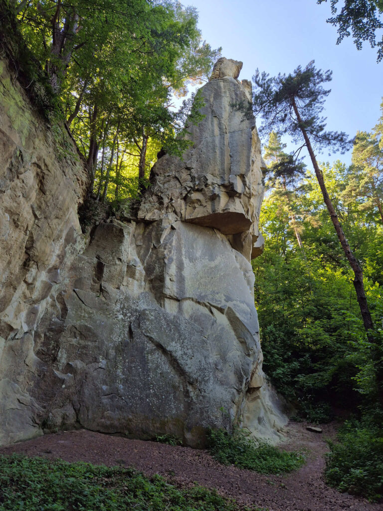 Kamień Leski w Bieszczadach – skała z punktem widokowym i panorama okolicy